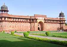 Photo of the red-sandstone Agra Fort