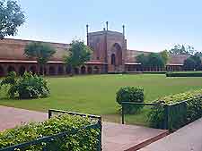 Gardens and buildings housing the Taj Mahal Museum