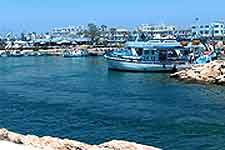 Harbour photo, showing cruise boat and backdrop of hotels