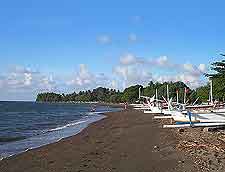 Bali Tourist Attractions: Image of Lovina Beach