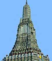 Close-up photo of the Wat Arun (Temple of Dawn)