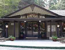 Photo of visitors center in the Pfeiffer Park
