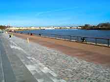 Picture of the quay next to the River Garonne