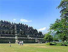 Photo showing the temple from the north-east plateau, taken by Gunkarta Gunawan Kartapranata