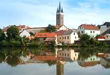 Picture of the reflecting Telc skyline