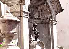 View of the Manneken Pis statue