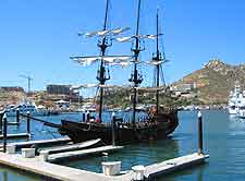 Further image of the Cabo San Lucas marina