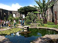 Picture showing the ruins of the James the Apostle Parish, by Daniel Vargas