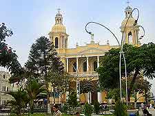 View of the Plaza de Armas showing the Cathedral