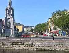 Photo of traffic alongside the River Lee