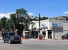 Estes Park Shopping: Picture of main street and store