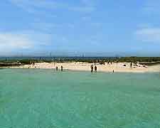 Coastal image of Peterson's Cay National Park