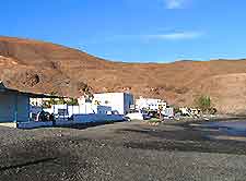 Photo showing the black sandy beach of Tarajalejo, Fuerteventura