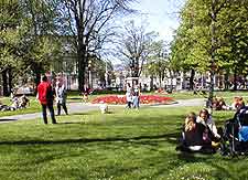 Picture of the outdoor chess at the Parc des Bastions