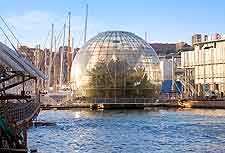Genoa Tourist Attractions: Further photo of the famous Biosfera structure