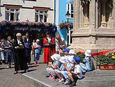 Image of tourists in the town centre