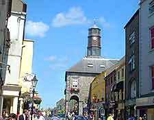 High Street picture, with the historic Tholsel building in the background