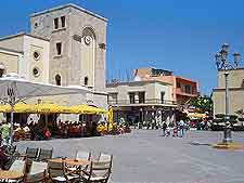 Photo of al fresco table