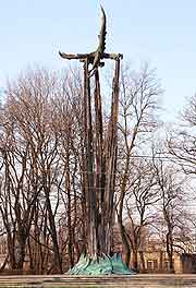 Image of sculpture at Park Lotnikow Polskich