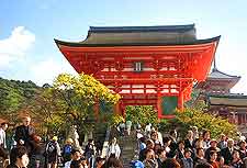 Picture of the famous Kiyomizudera Temple