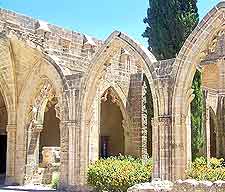 Close-up image of the arches at Bellapais (Beylerbeyi)