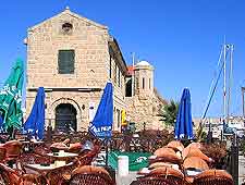 Photo of al fresco tables next to the harbour