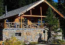 Picture of eatery next to Lake Agnes