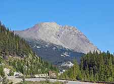 Panoramic photograph of the Icefields Parkway