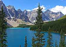 Photo of the Moraine Lake and mountainous backdrop