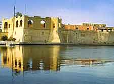 Al-Saraya Al-Hamra Castle image
