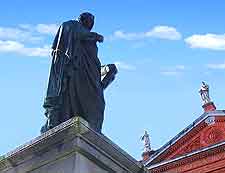 Daniel O'Connell Statue photograph