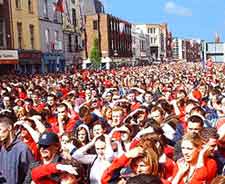 Picture of crowds on O'Connell Street