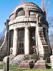 Picture showing monument at the Jewish Cemetery