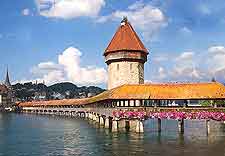 Chapel Bridge (Kapellbrücke) view