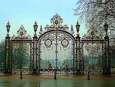 Picture of the Parc de la Tete d'Or gates in the Tete d' Or district