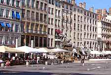 Photo showing cafes on the Place des Terreaux