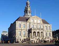 Picture of the historic City Hall