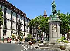 Photo of statue and roads in central Funchal