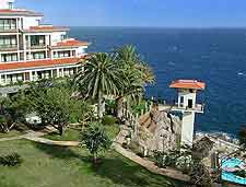 Coastal image, showing lodging lodging and sea views