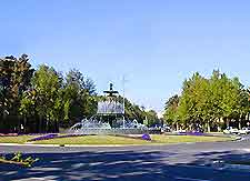 Image of a fountain in Malaga's Paseo del Parque