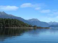Image of Lake Manapouri, nearby Milford Sound