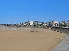 Picture of beach in nearby St. Malo