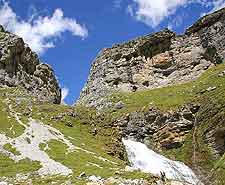 View of the Cascada Cola de Caballo (Ponytail Waterfall)