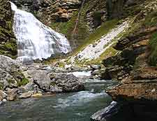 Further photo of the Ponytail Waterfall