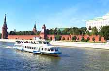Picture of cruise boat on the Moscow River