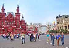 Photo of tourists in Red Square