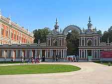 Picture of the palace at the Tsaritsyno Park