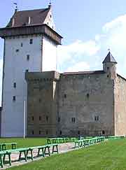 Alfresco dining at Narva Castle