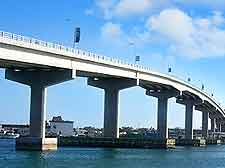 Image of busy bridge between Nassau and Paradise Island