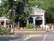 Picture of tourists arriving at the Apothecary